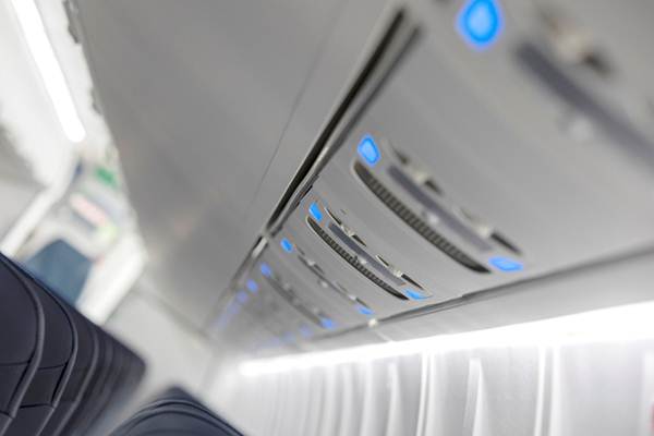 Pendingin udara pada kompartemen di atas tempat duduk (personal overhead ventilation) © ATR Aircraft