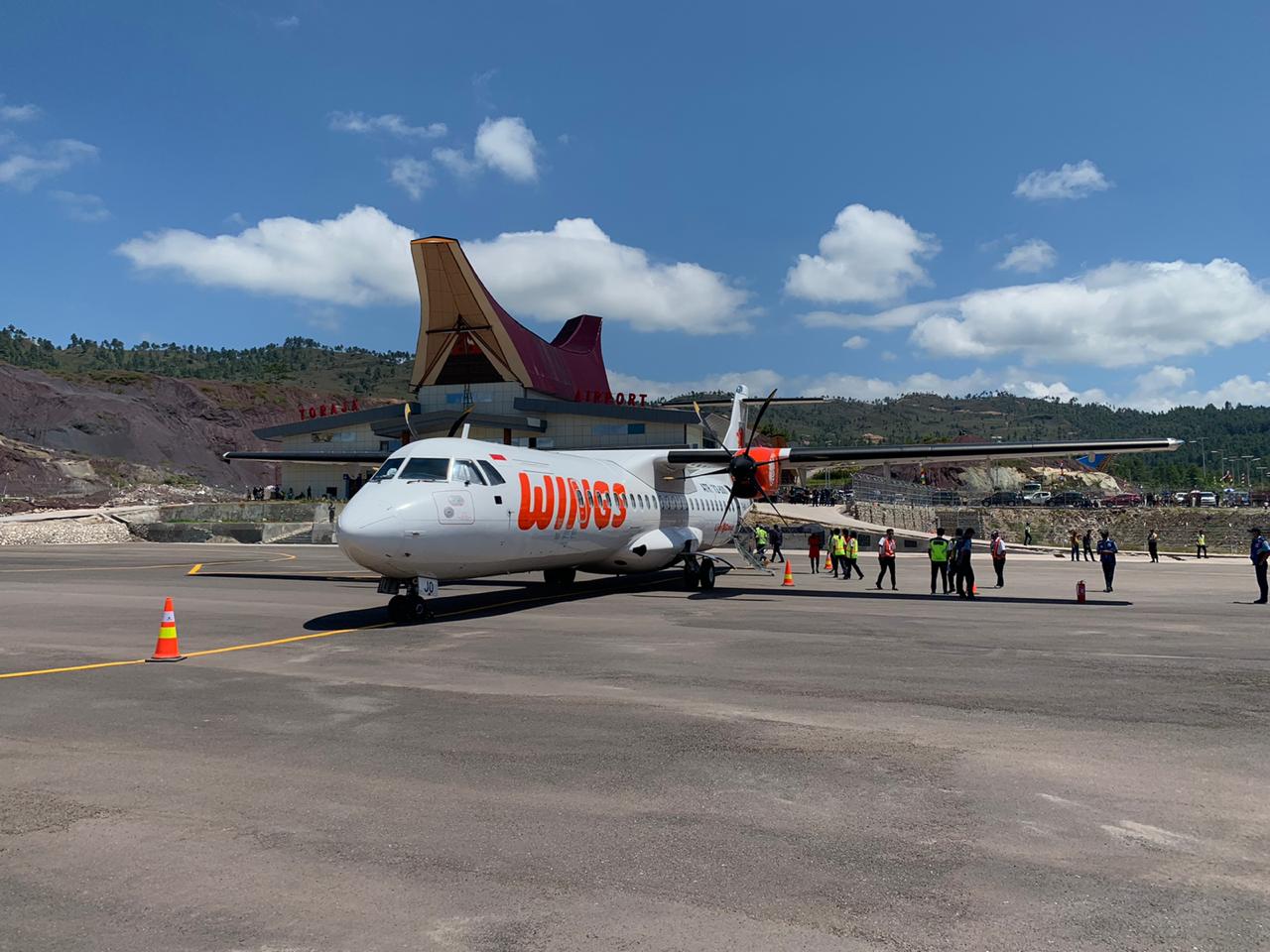 Wings Air Mendaratkan ATR 72 di Buntu Kunik © Wings Air